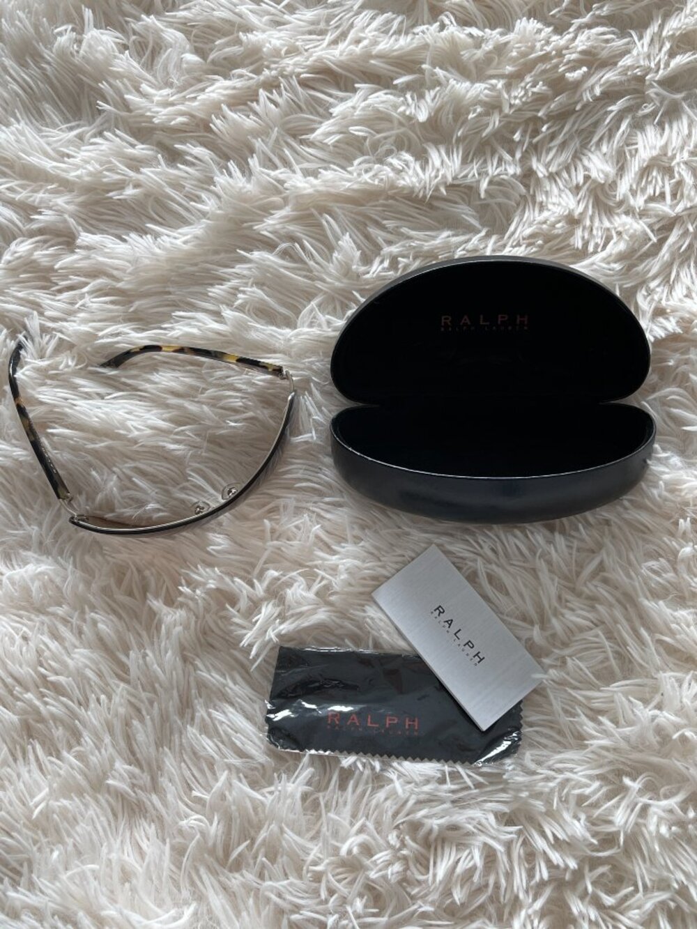 ✨ Ralph Lauren Sun Glasses - Picture 2 of 4
